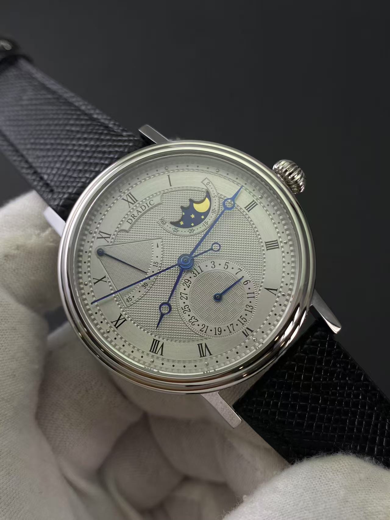 Luxury Moon Phase Power Reserv - Guilloché Dial Watch recension och pris