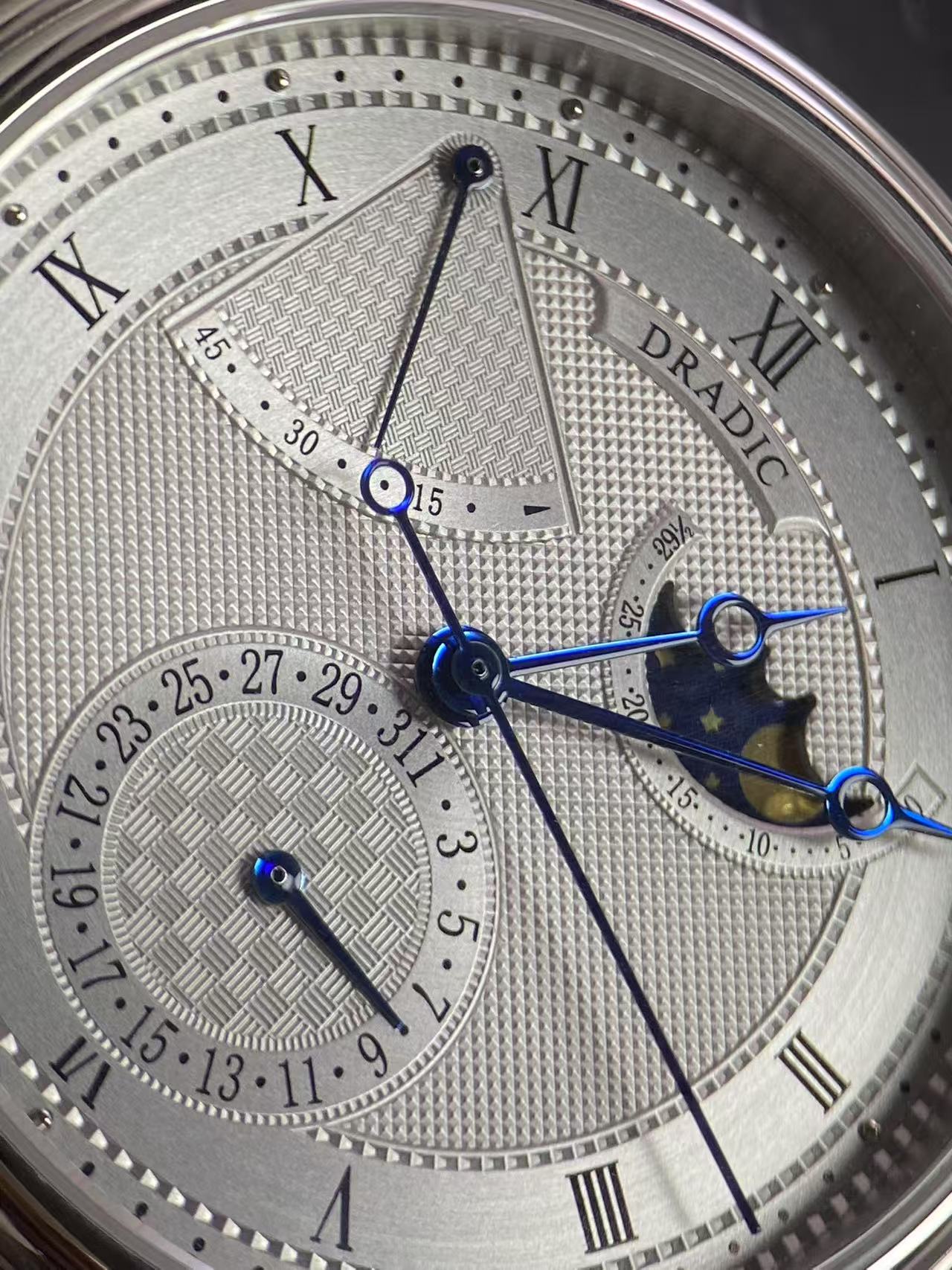 Luxury Moon Phase Power Reserv - Guilloché Dial Watch recension och pris